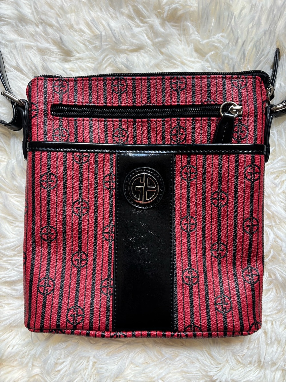 Giani Bernini Crossbody Bag Red Black Signature Logo Womens Adjustable Strap